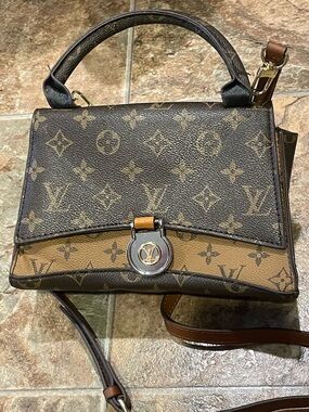 Monogram logo V bag purse Crossbody so cute 😍😍🔥🔥